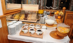 fruehstuecksbuffet2.jpg